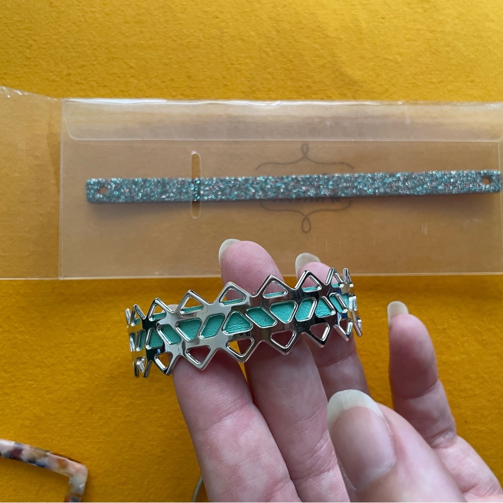 Elegant Green Textured Bracelet